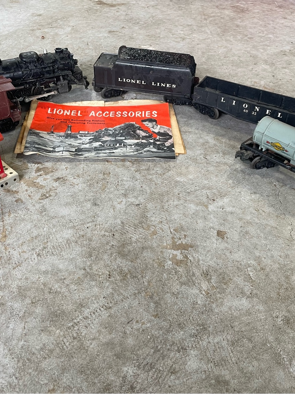 Lionel train set for all
Pieces in picture